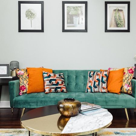 Beautiful Apartment In Guildford With Parking Send エクステリア 写真