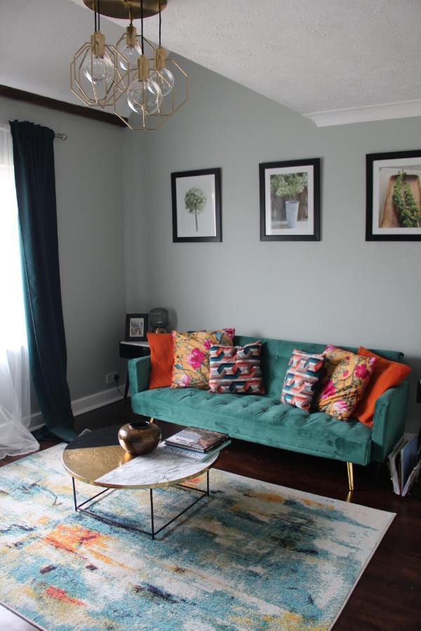 Beautiful Apartment In Guildford With Parking Send エクステリア 写真