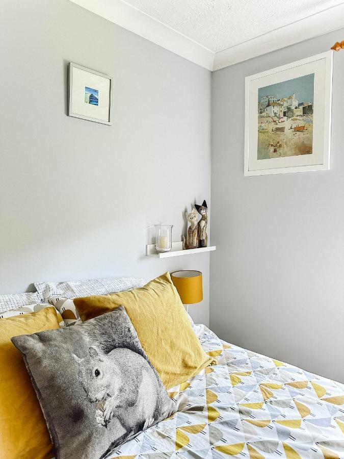 Beautiful Apartment In Guildford With Parking Send エクステリア 写真