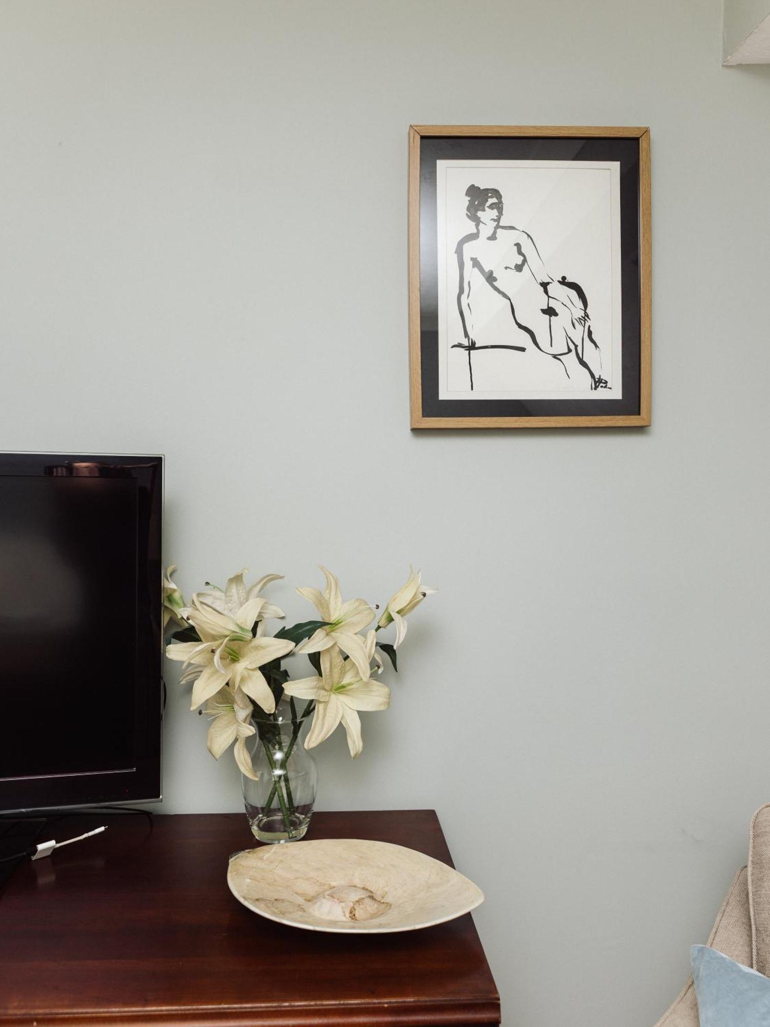 Beautiful Apartment In Guildford With Parking Send エクステリア 写真