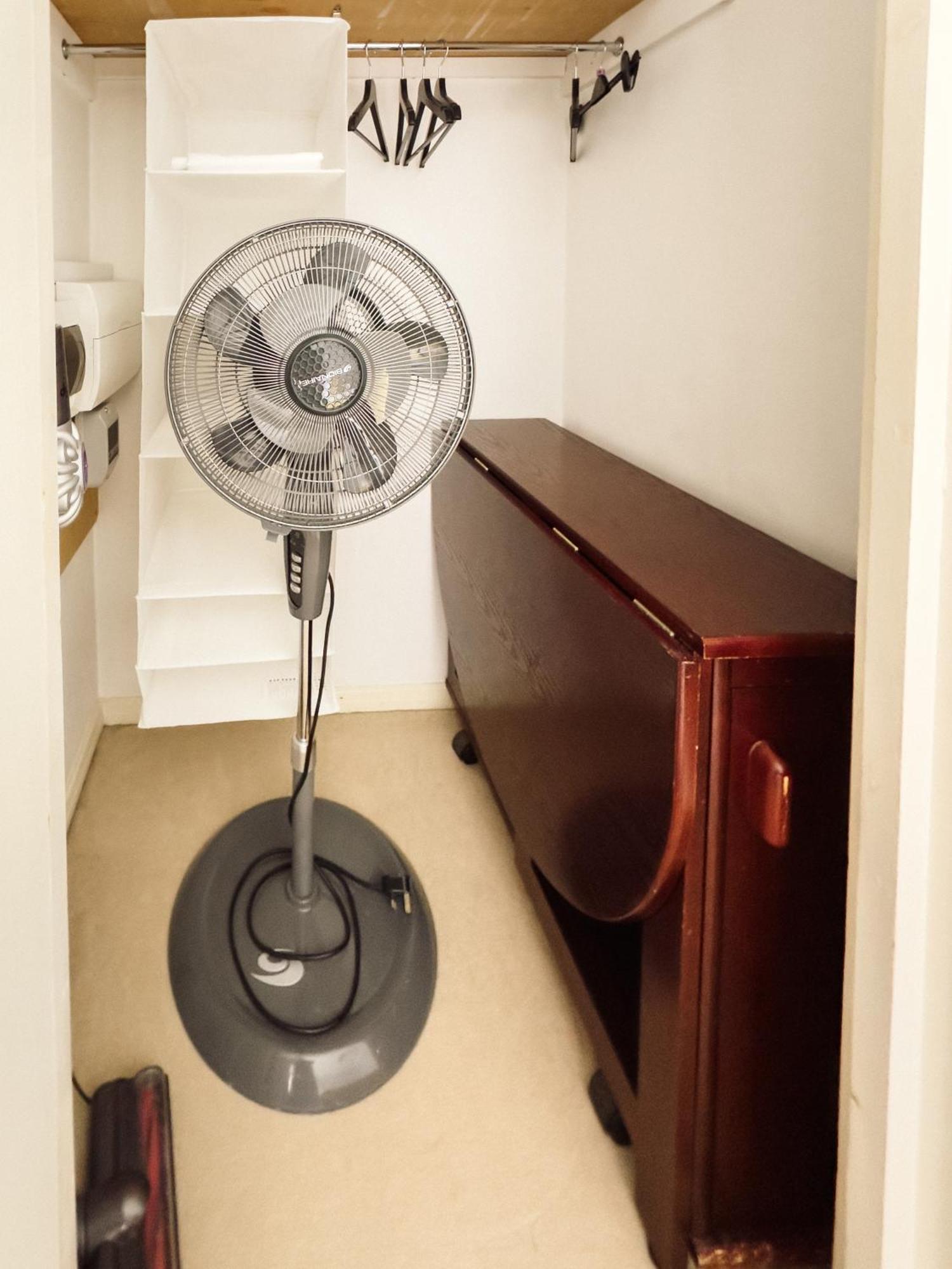 Beautiful Apartment In Guildford With Parking Send エクステリア 写真
