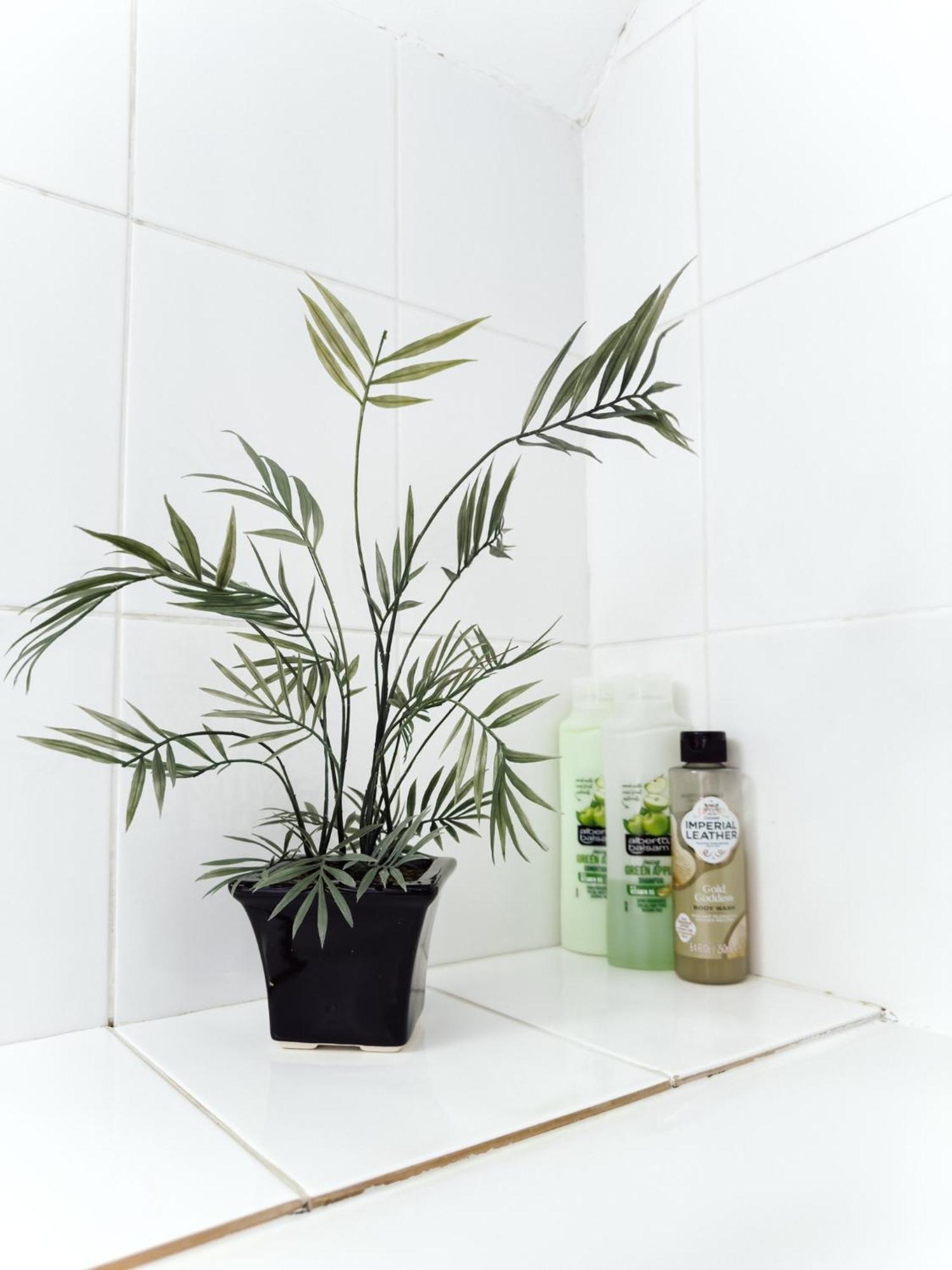 Beautiful Apartment In Guildford With Parking Send エクステリア 写真
