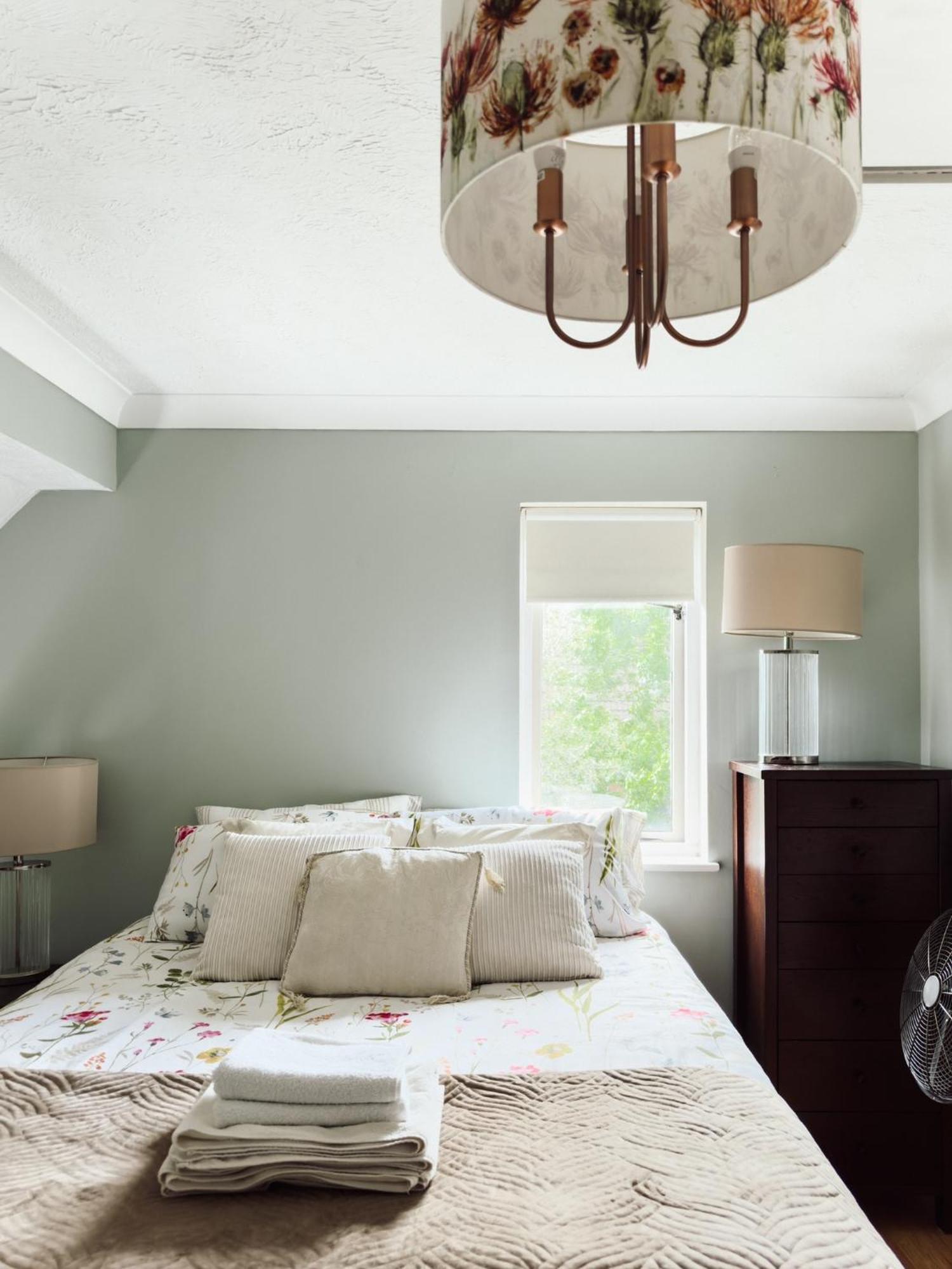 Beautiful Apartment In Guildford With Parking Send エクステリア 写真