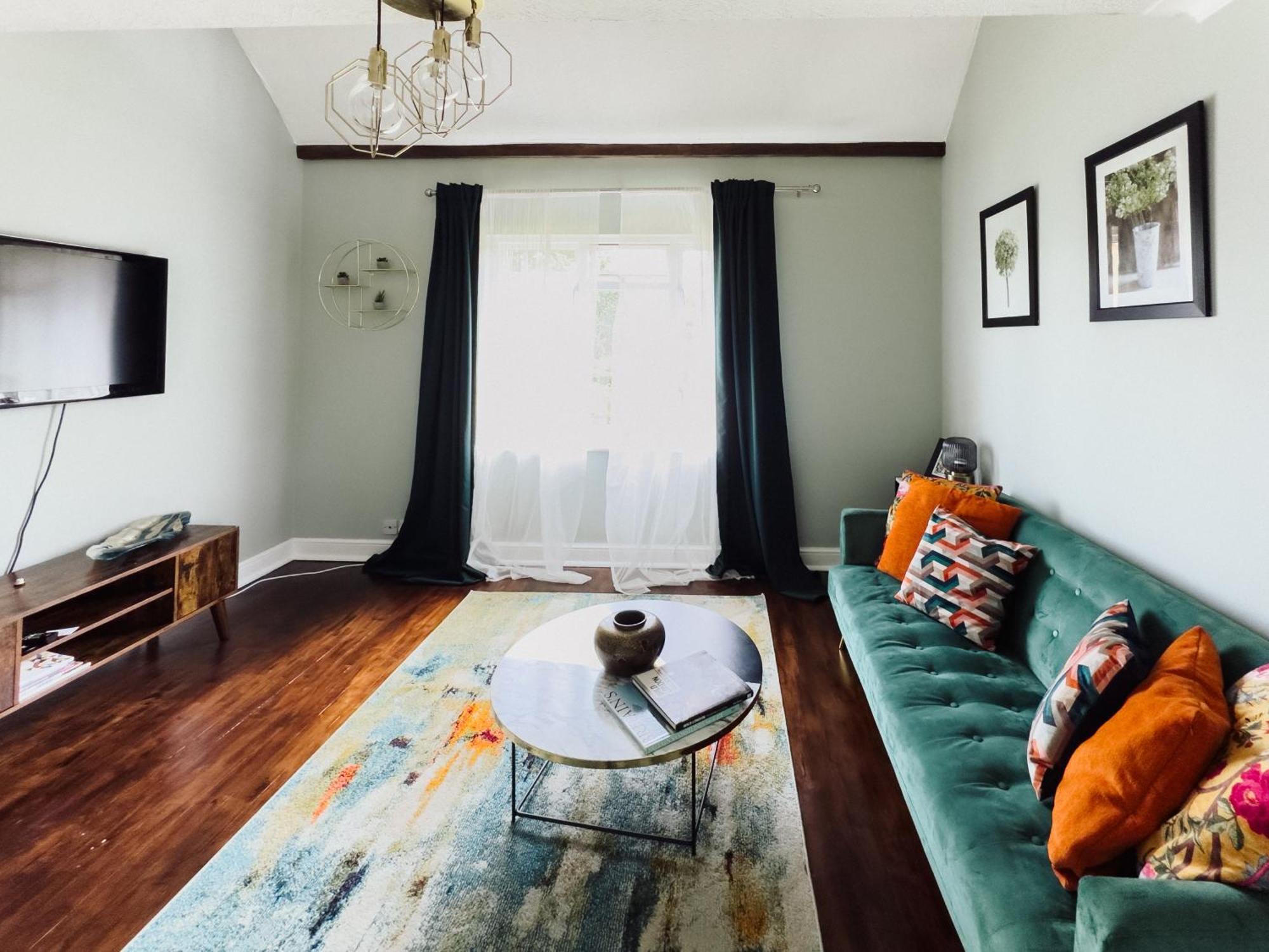 Beautiful Apartment In Guildford With Parking Send エクステリア 写真